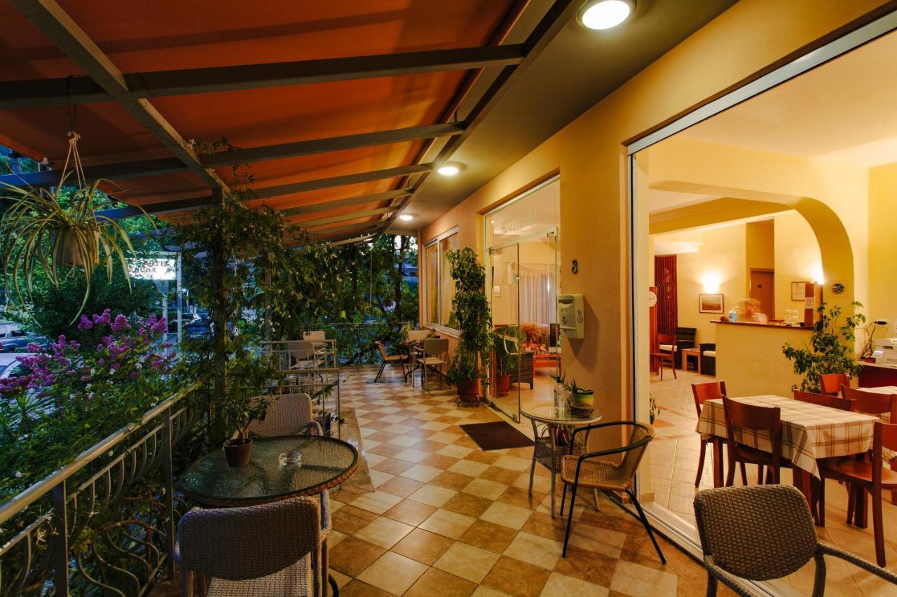 Hotel Loula Rooms And Apartments Kamena Vourla Exterior photo