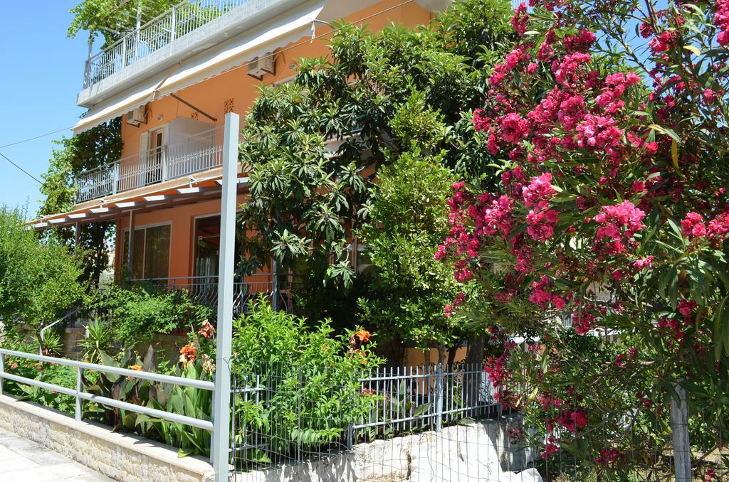 Hotel Loula Rooms And Apartments Kamena Vourla Exterior photo